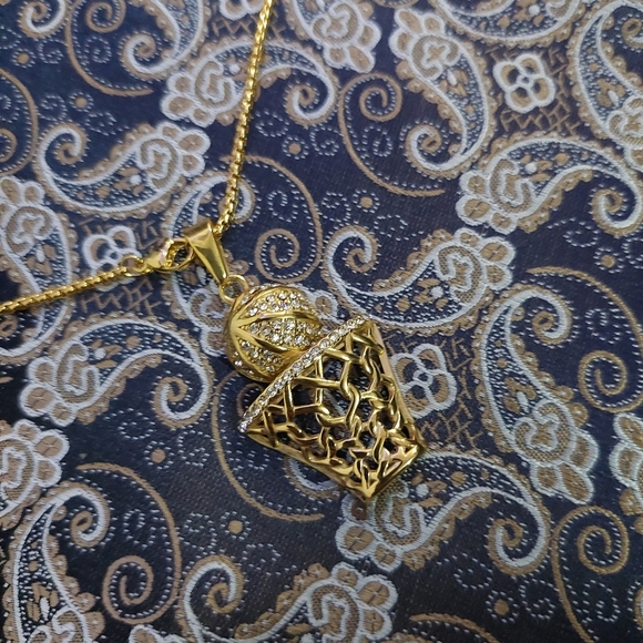 18K Gold Plated Basketball And Net Necklace Mens - Picture 6 of 9